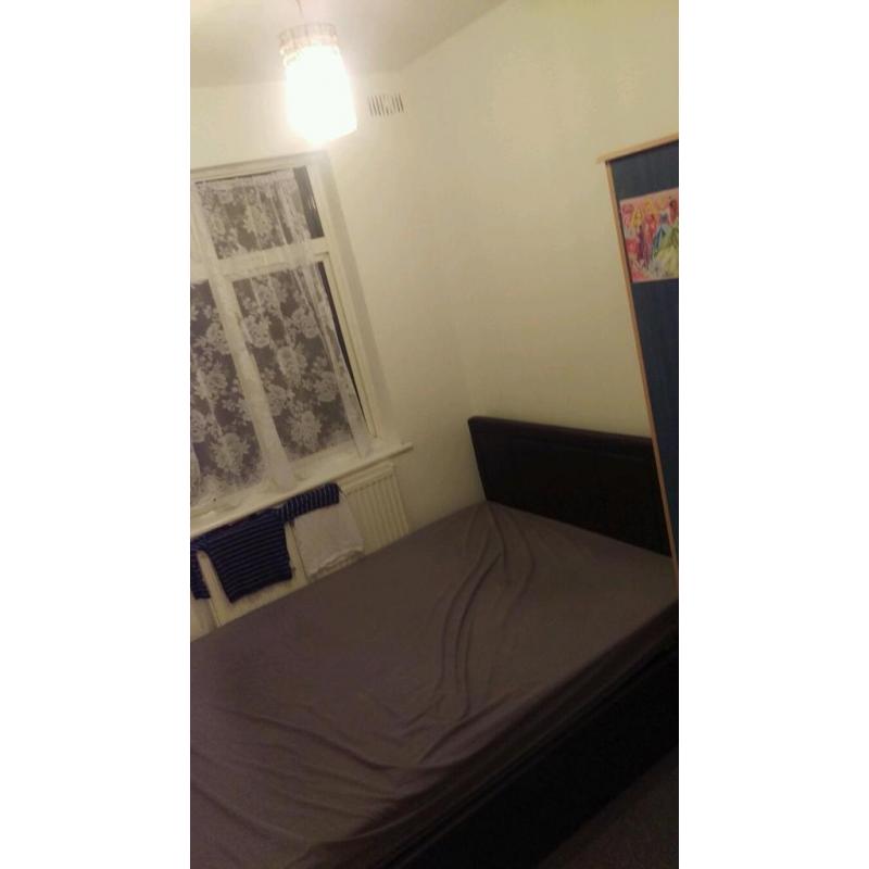Single room to let