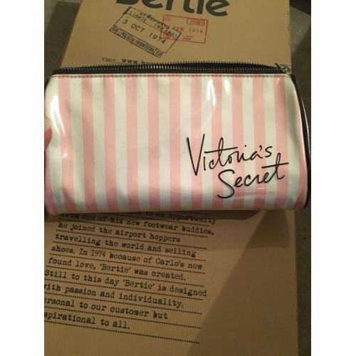 VICTORIA'S SECRET MAKE UP BAG