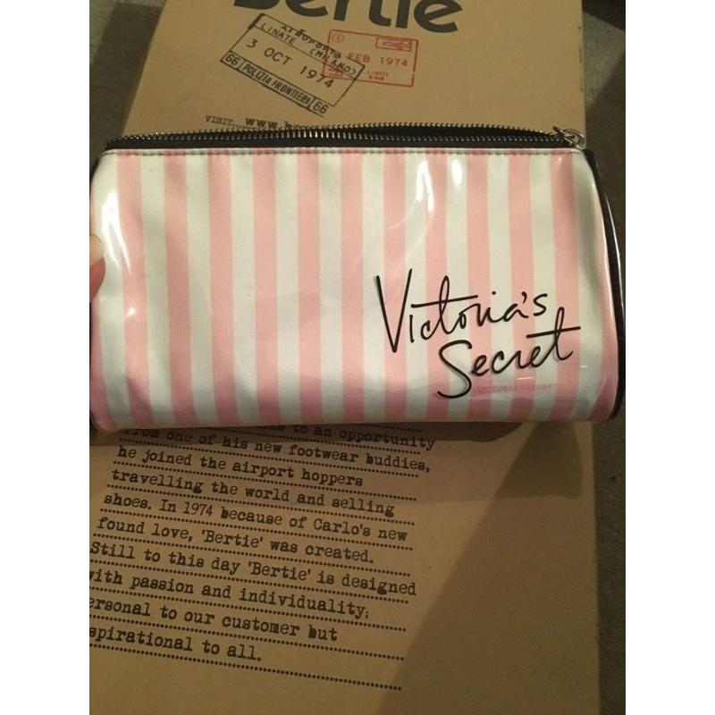 VICTORIA'S SECRET MAKE UP BAG