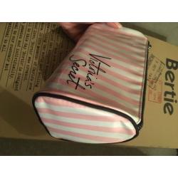 VICTORIA'S SECRET MAKE UP BAG