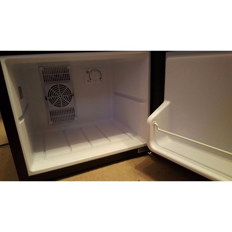 Russell Hobbs RHCLRF17B Mini Refrigerator
