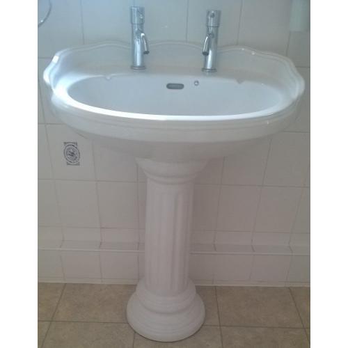 Bath & Bath Taps, Shower Head, Sink & Taps, Toilet plus 500mm Double Radiator