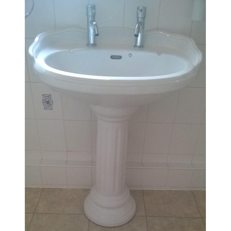 Bath & Bath Taps, Shower Head, Sink & Taps, Toilet plus 500mm Double Radiator