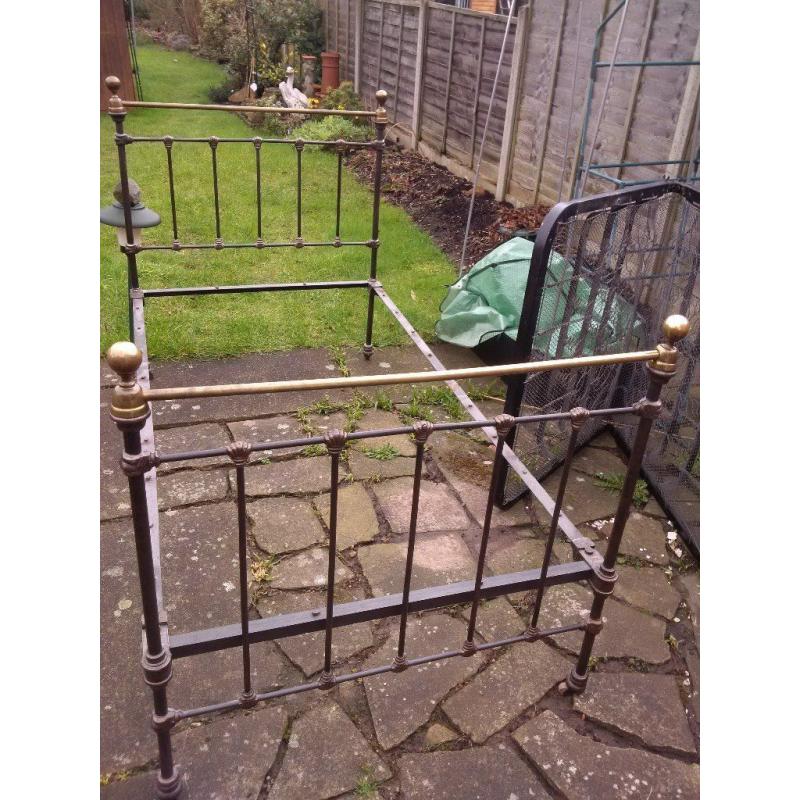 GENUINE BRASS AND BLACK IRON 4FT BED 1940-50 ERA VVGC, 4X CASTERS, LACED SPRINGS ON BLACK IRON FRAME
