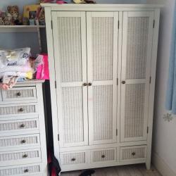 Bedroom furniture set