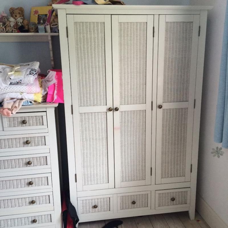 Bedroom furniture set