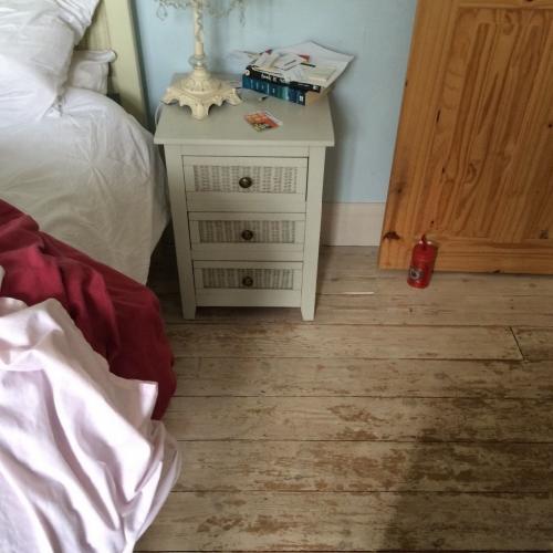 Bedroom furniture set