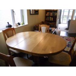 Dining Table & 4 Chairs