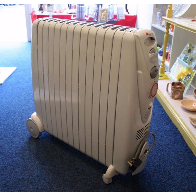 Delonghi G011230RT Rapido Oil Filled Radiator Heater in White 3kw, very good condition, delivery