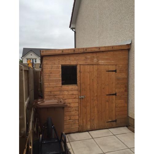 A massive shed/workshop nearly new