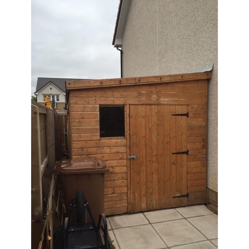 A massive shed/workshop nearly new