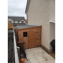 A massive shed/workshop nearly new