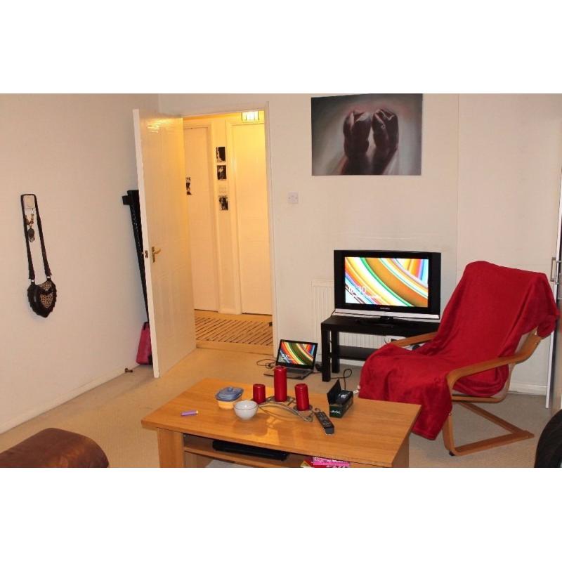 Double room in flat-share with 2 others available from now.