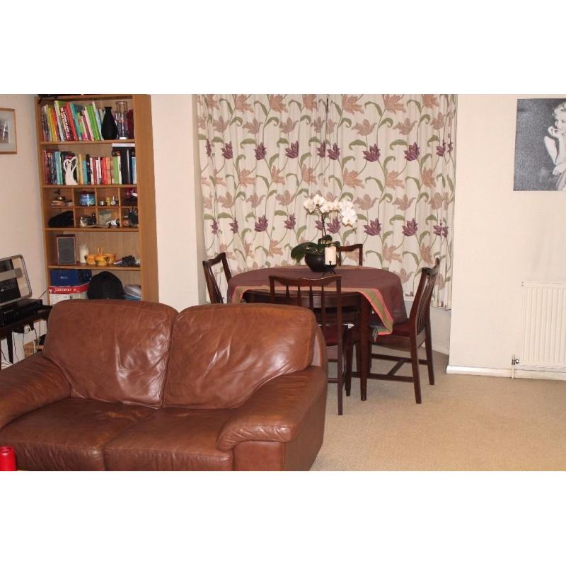 Double room in flat-share with 2 others available from now.