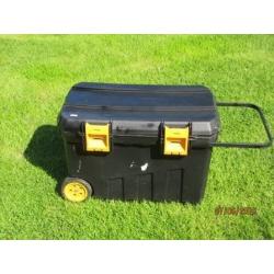 LARGE TOOL CHEST ON WHEELS