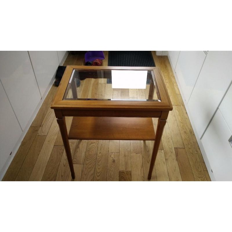 Ocasional table in good condition.