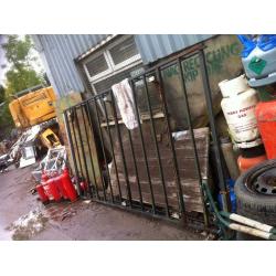Large. Heavy duty Roof rack with rollbar