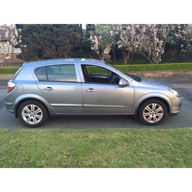 VAUXHALL ASTRA 1.4 ACTIVE ** 56 PLATE 0NLY ** 30,000 ** MILES FROM NEW **