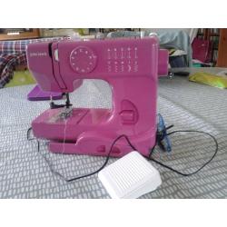 Mini sewing machine