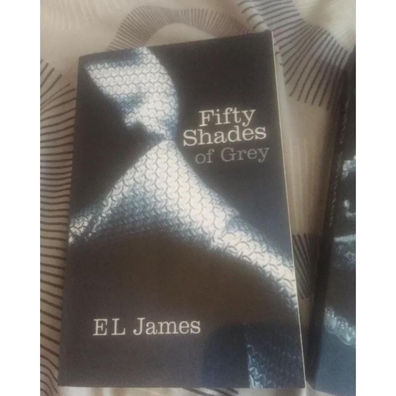 Fifty Shades of Grey bundle (Three Books)