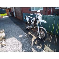 WK / CPI SM 50 2011 | White | 4000miles | MOPED | 50cc SUPERMOTO | OVNO