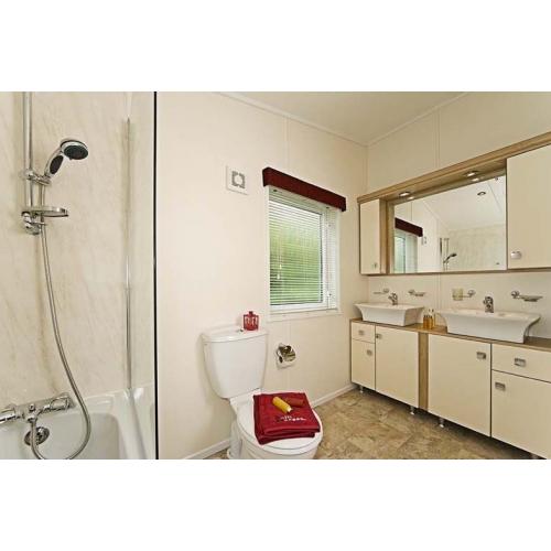 ***DOUBLE WIDE LODGE*** on 5 STAR OWNER'S EXCLUSIVE PARK