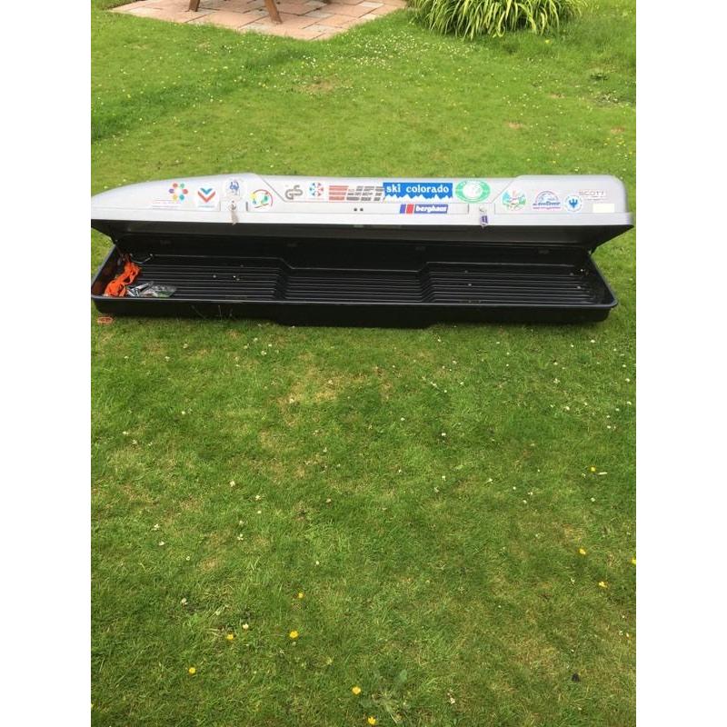 Long roof box.