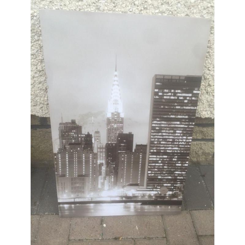 Various pictures, paintings and canvases