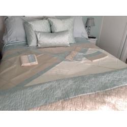 Double bed set and bed spread