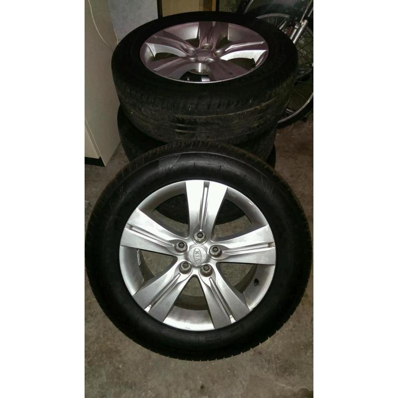 Kia 17" alloy wheels + tyres