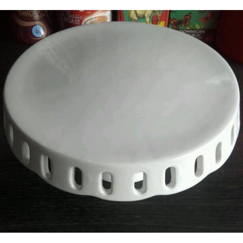 White cake stand