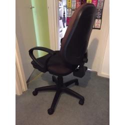 Black computer/desk chair