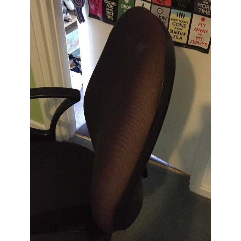 Black computer/desk chair
