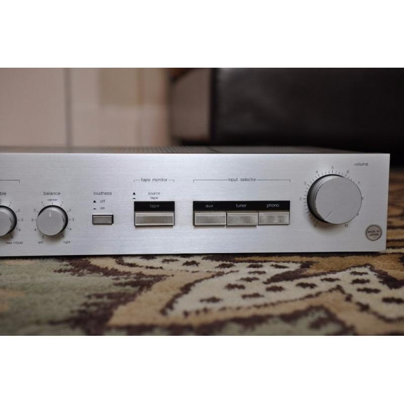 Hi Fi set up for Vinyl. Technics SU Z25, Trio Turntable, Aiwa 40 Watt speakers
