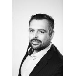 High quality head shots for actors/models and family portraits at reduced rates