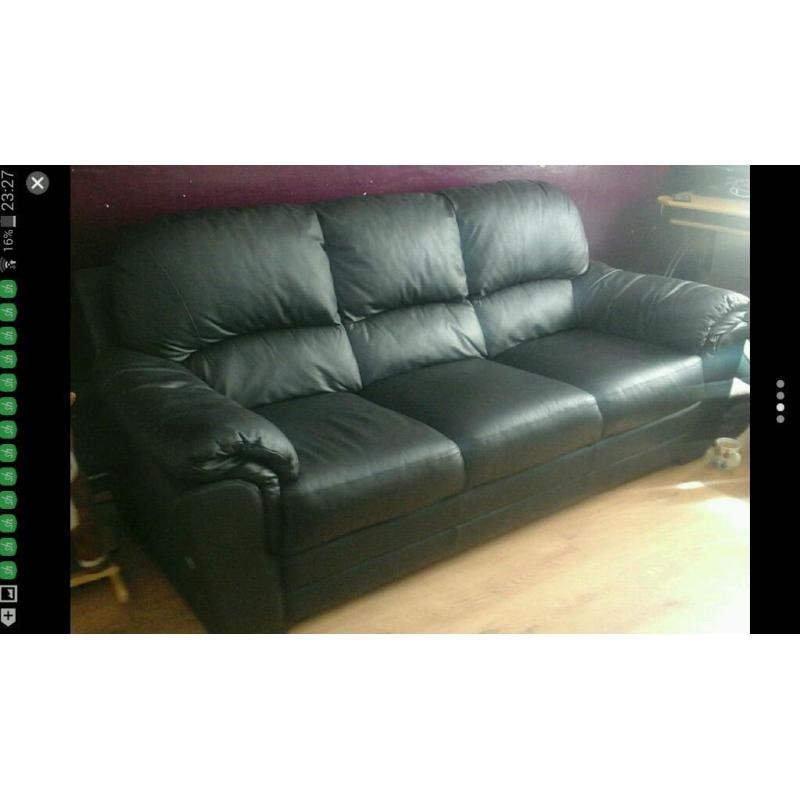 2 and 3 seater black leather sofa