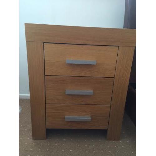 SOLID WOOD BEDSIDE TABLES
