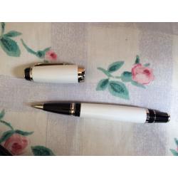 Mont Blanc pen boxex