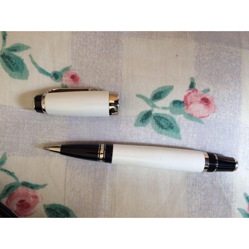 Mont Blanc pen boxex