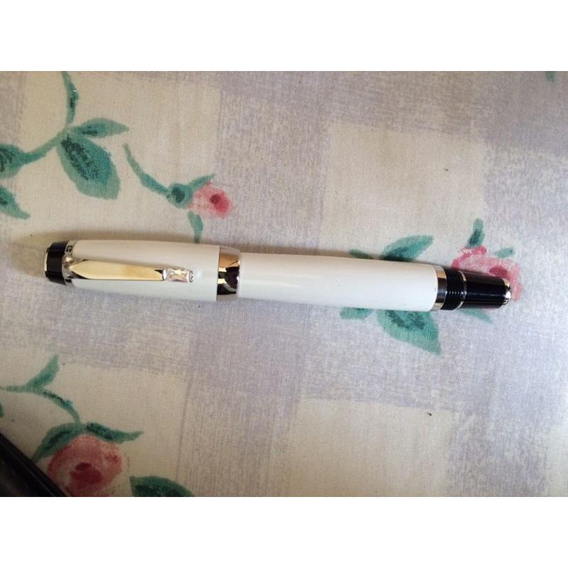 Mont Blanc pen boxex