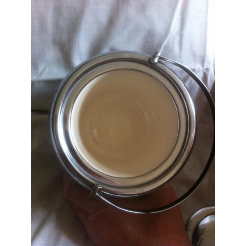 Biscuit barrel