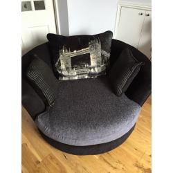 Nearly new sofa set