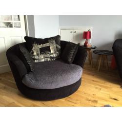 Nearly new sofa set