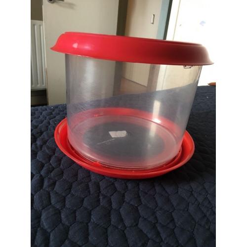 Red fish bowl with lids