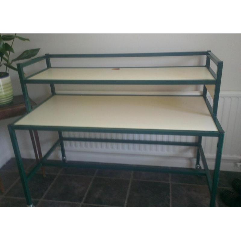 Computer desk