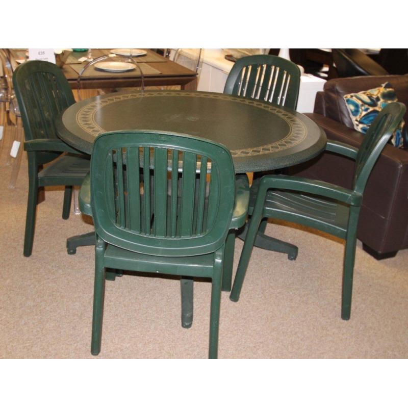 Green Garden Table and four chairs