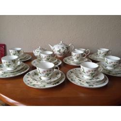 Vintage Wedgwood strawberry Hill teaset for 8 perfect