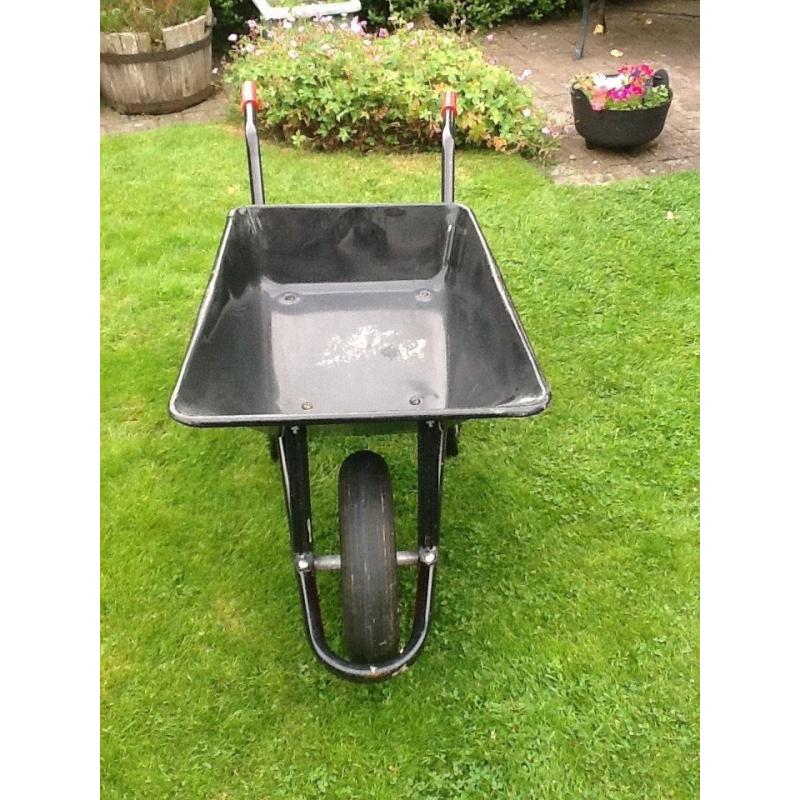 This Chillington Wheelbarrow, steel in vgc.A solid aid for those tough tasks. Buyer must collect.