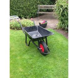 This Chillington Wheelbarrow, steel in vgc.A solid aid for those tough tasks. Buyer must collect.