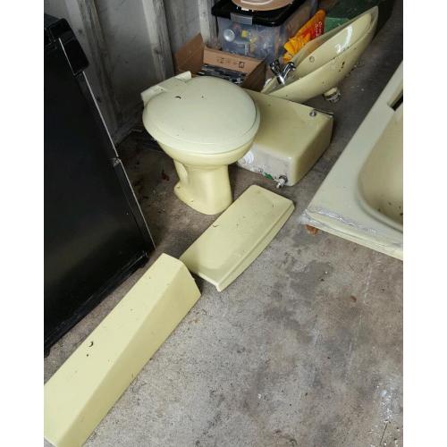 Green bathroom suite